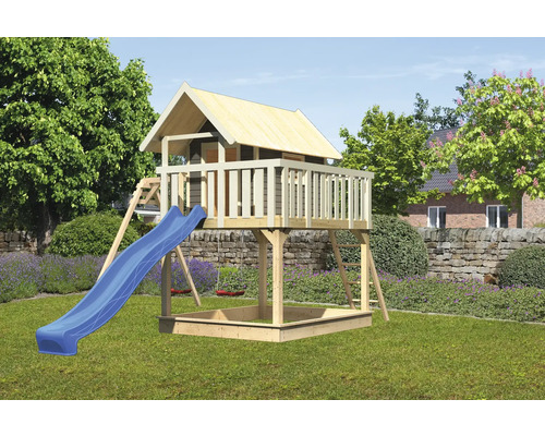 Spielturm mit Rutsche, Schaukel und Sandkasten im Garten