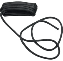 Schwarzes Seil aufgerollt