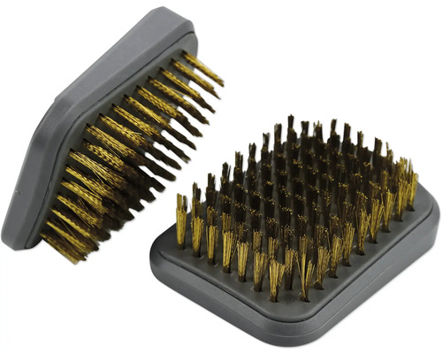 Brosse métallique avec boîtier en plastique