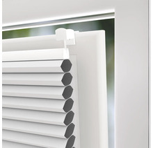 Detailansicht eines Plissees am Fenster