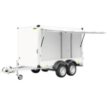 Weisser Anhänger mit geöffneter Seitenklappe