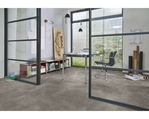 Bureau avec carrelage au sol, bureau et étagères