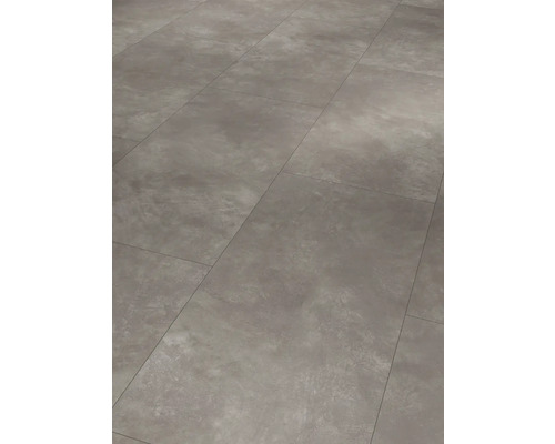 Carrelage de sol intérieur posé.