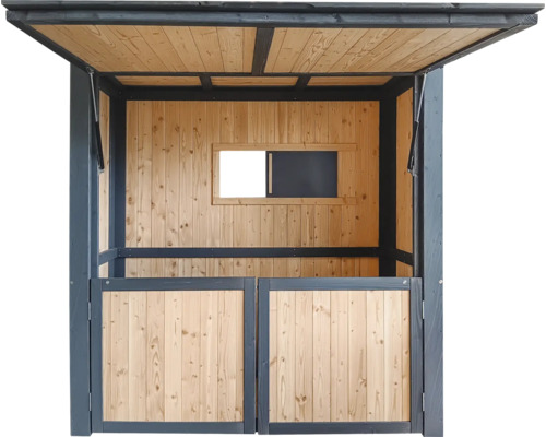 Abri ouvert en bois avec fenêtre et portes