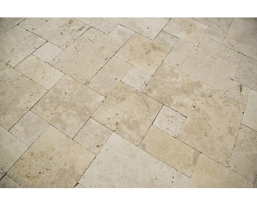 Rechteckige Travertin Bodenfliesen verlegt