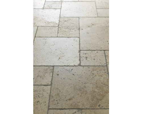 Verlegung aus Travertin Fliesen