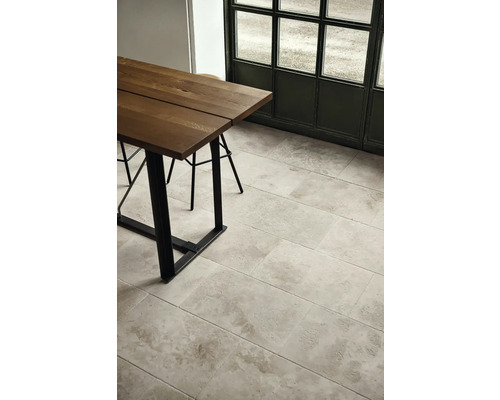 Carrelage de sol travertin Bari 61x40.6x1.2 cm surface et bords vieillis au tambour