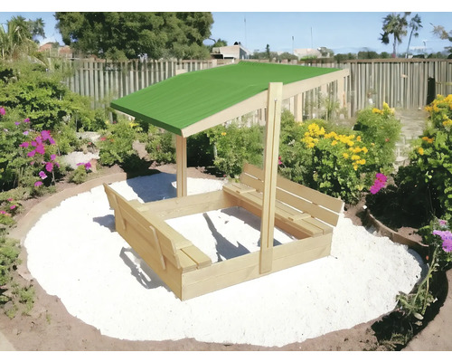 Bac à sable avec toit et bancs dans le jardin