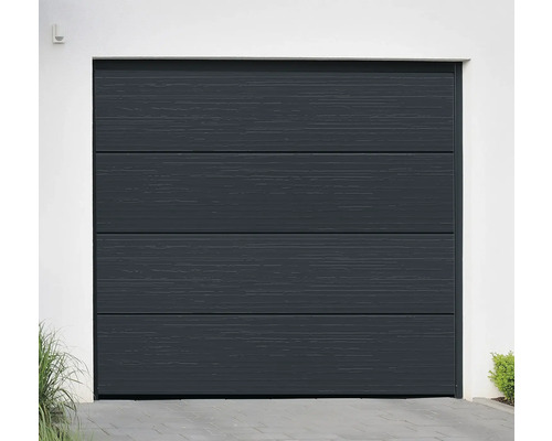 Garagentor mit horizontaler Holzstruktur