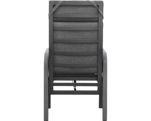 Rückansicht eines Gartenstuhls mit Polsterung und Armlehnen