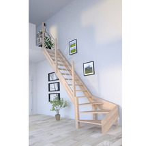 Escalier en bois dans une pièce lumineuse avec décoration murale