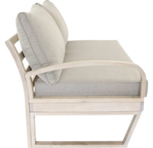 Gartensessel mit Kissen und Holzrahmen