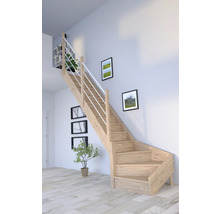 Holztreppe mit Geländer im Wohnraum