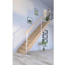 Escalier en bois avec rampe en acier inoxydable dans une pièce lumineuse