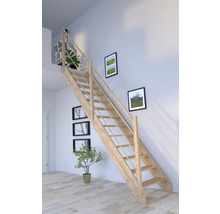 Escalier en bois dans une pièce à vivre avec décoration