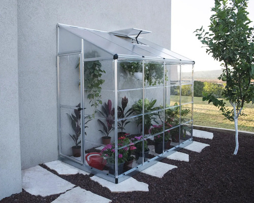 Serre adossée Lean To plaques en polycarbonate 0,7 mm 244 x 124 cm argent Serre adossée avec plantes sur une terrasse