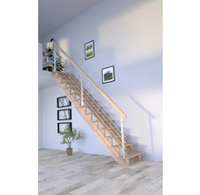 Escalier en bois avec rampe en acier inoxydable dans une pièce lumineuse
