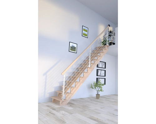 Escalier en bois avec rampe en acier inoxydable dans une pièce lumineuse.