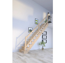 Escalier en bois avec rampe dans une pièce lumineuse