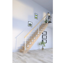 Escalier avec marches en bois et rampe en acier dans une pièce lumineuse