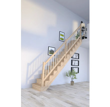 Escalier en bois avec rampe dans une pièce lumineuse