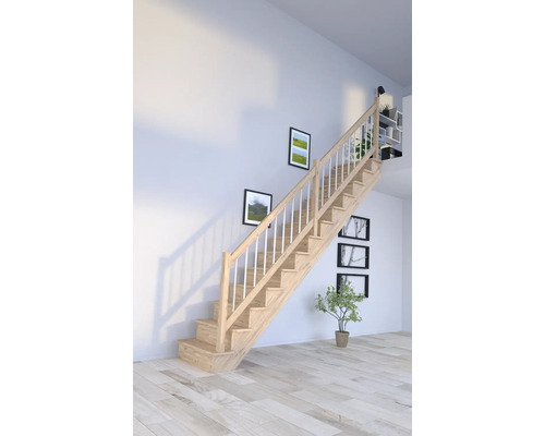 Escalier à limons Pertura Atanas chêne avec des contremarches non traité droit 13 Pièce(s) marches/14 pas de marche garde-corps à barres verticales Escalier en bois avec rampe dans une pièce lumineuse