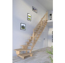 Escalier en bois dans un espace de vie avec décoration murale
