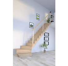 Escalier en bois avec rampe en acier inoxydable dans une pièce lumineuse