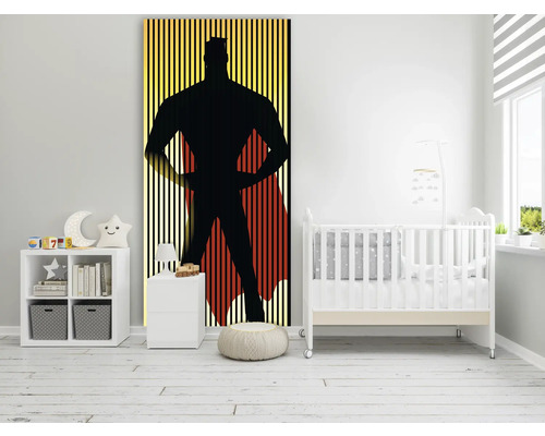 Chambre d''enfant avec lit de bébé, étagère et peinture murale d''un super-héros