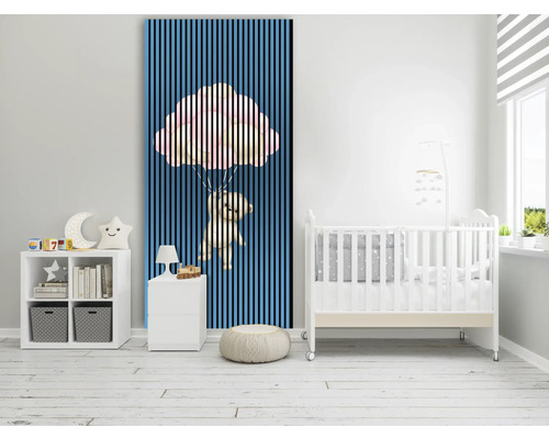 Chambre d''enfant avec panneau mural, étagère, table de chevet et lit d''enfant