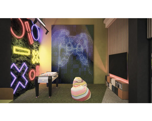 Salle de jeux avec baby-foot, poufs, télévision et décoration murale lumineuse