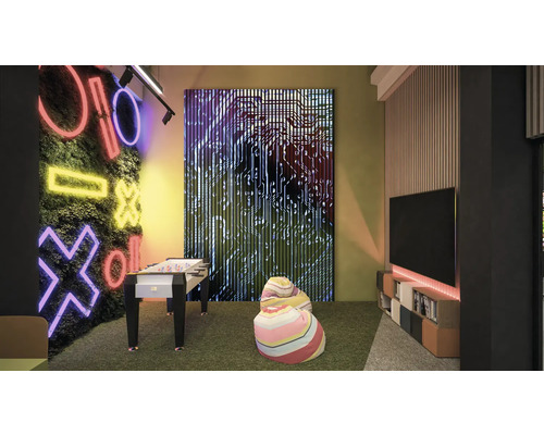 Salle de jeux avec baby-foot, poufs, décoration murale et télévision