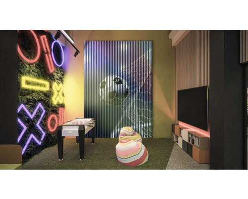 Salle de jeux avec baby-foot, décoration murale et poufs