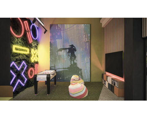 Pièce lumineuse avec baby-foot, décoration murale, poufs et télévision