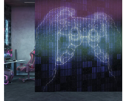 Salle de jeux avec bureau de jeu, chaise et décoration avec motif de manette de jeu