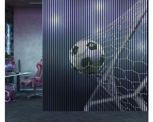 Panneau mural décoratif avec motif de ballon de football dans une salle de jeux.