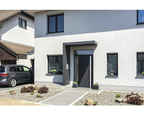 Gutta Vordach BS Plus 160 RAL 7016 anthrazit 160x90 cm Seitenteil links inkl. Briefkasten Standard Edelstahl Wasserablauf im Seitenteil Modernes Einfamilienhaus mit Eingangstür, Fenstern und gepflastertem Weg