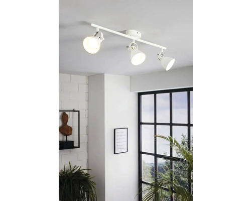 Deckenleuchte mit drei Strahlern an einer Schiene