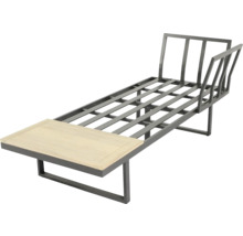 Metallbettgestell mit Holzablage