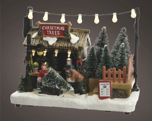 Weihnachtsmarktszene mit Figuren, Tannenbäumen und Beleuchtung