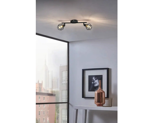 Deckenleuchte mit zwei Leuchten im Raum