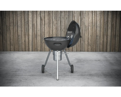 Kugelgrill mit offenem Deckel