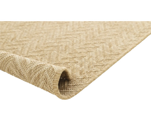 Tapis avec motif en zigzag, partiellement enroulé