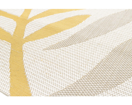 Detailansicht eines Teppichs mit abstraktem Blattmuster