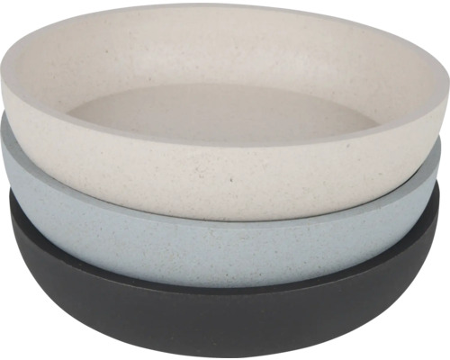 Trois soucoupes de plantes en béton empilées