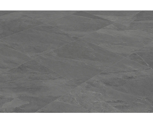 Graue Bodenfliesen mit Marmoroptik verlegt