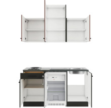 Kompakte Küchenzeile mit Spüle, Kochfeld, Kühlschrank und Stauraum in Ober- und Unterschränken.