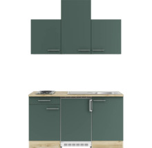 Cuisine équipée avec éléments hauts et bas, évier et plaque de cuisson