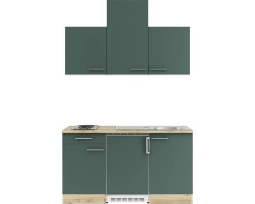 Cuisine équipée avec éléments hauts et bas, évier et plaque de cuisson