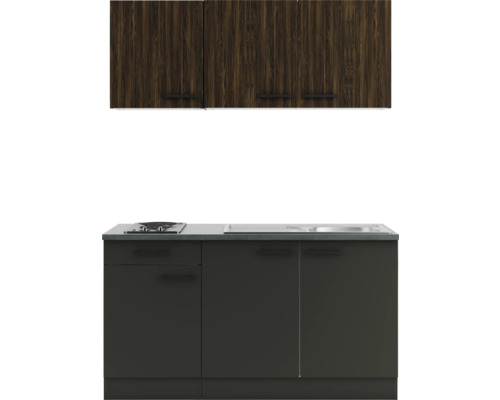 Cuisine équipée avec éléments hauts, plaque de cuisson et évier